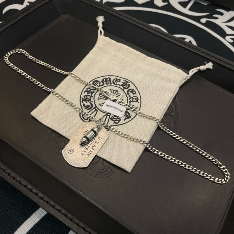 Ch*0me He**ts necklaces